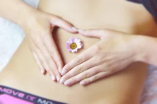 Woman experiencing abdominal discomfort linked to PCOS